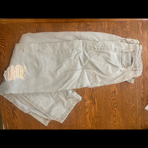 Distressed boyfriend jeans - Picture 1 of 4